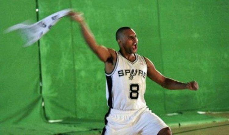 nba球员用的毛巾「揭秘NBA中毛巾有什么用赛后都怎么处理球星有专属的毛巾吗」