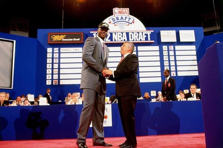 NBA最长的合同有多长皮蓬7年基德9年而他一签就是25年