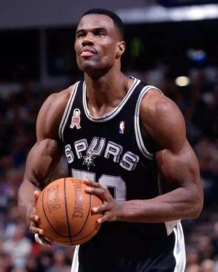 乔丹公牛球服「NBA历史最有意义的5款球衣想击败乔丹的公牛先要偷走红色球衣」
