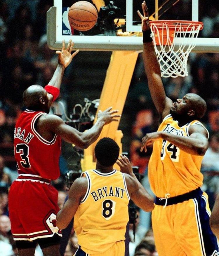 nba奖杯最多的球员「NBA奖杯最多的超级巨星科比邓肯各12个乔丹22个詹姆斯呢」