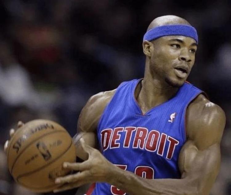 球衣穿成紧身衣「在NBA当你肌肉强壮到一定程度球衣就能穿出紧身衣效果」