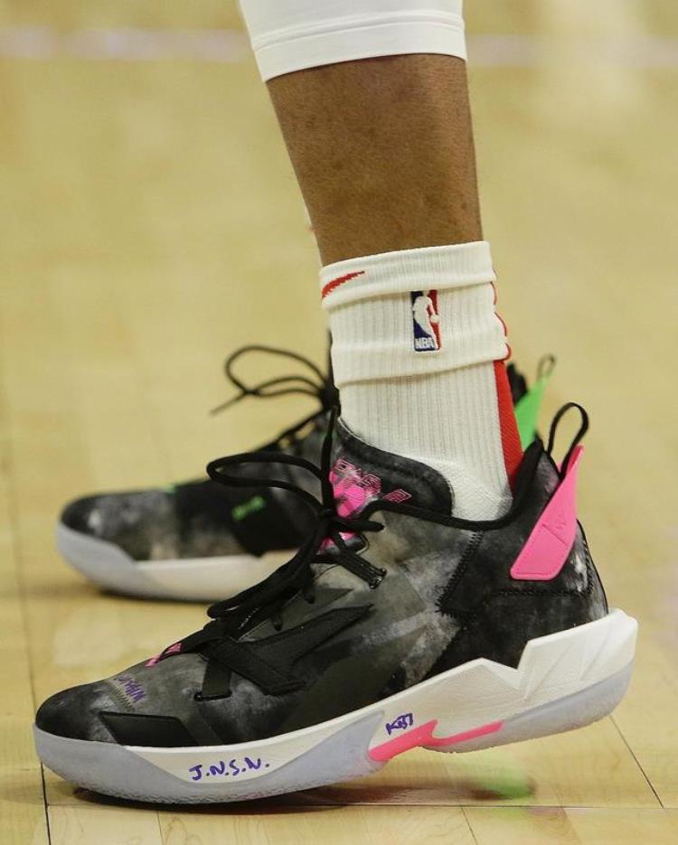 nba现役有签名鞋的球星「威少利拉德詹姆斯等全明星球员NBA赛场上脚了哪些签名篮球鞋」