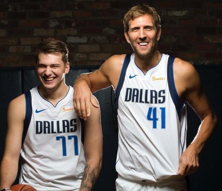 NBA哪些球星隔了两个时代成为队友或对手卡特与库里父子同场过