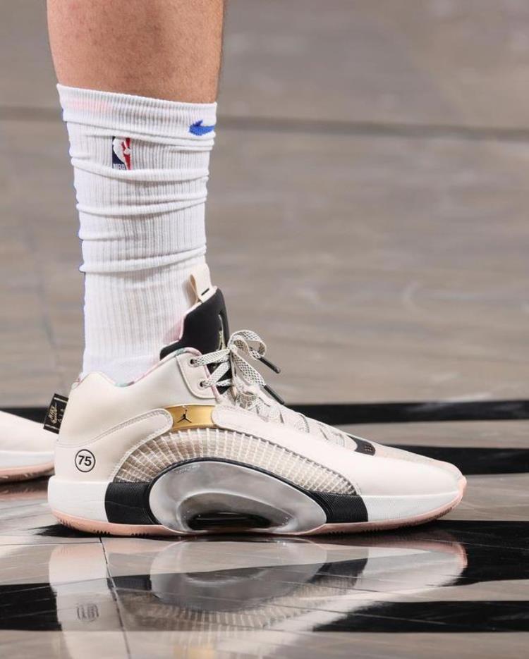 nba现役有签名鞋的球星「威少利拉德詹姆斯等全明星球员NBA赛场上脚了哪些签名篮球鞋」