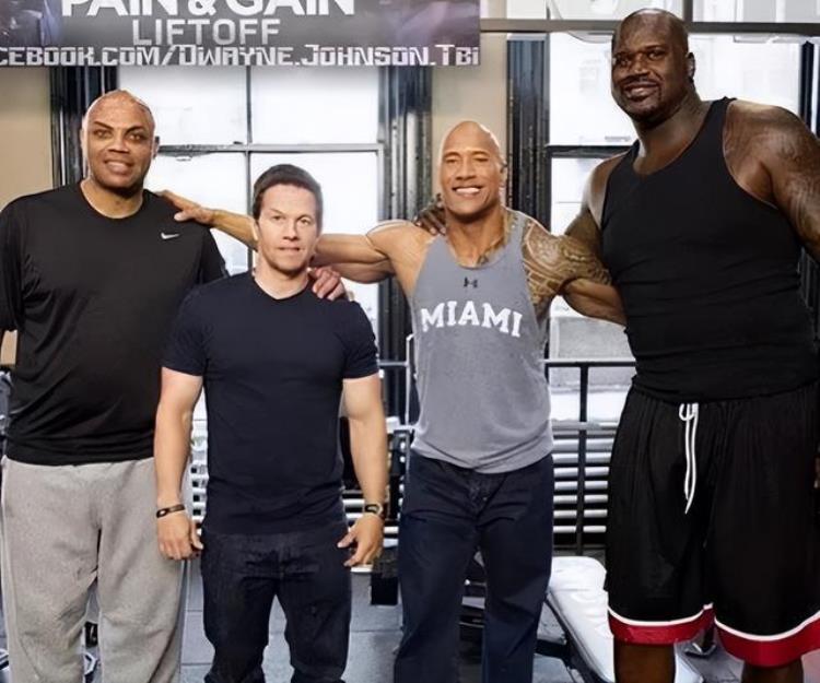 nba球员与普通人合照「有图有真相普通人能不能进NBA看完这6张照片你自然有答案」