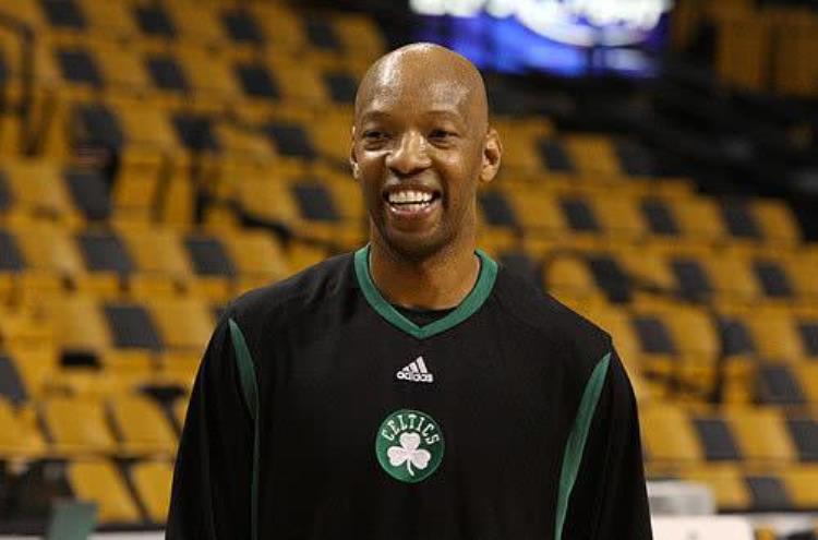 被交易次数最多的篮球球员「盘点NBA历史上被交易次数最多的十大球员库里队友上榜」