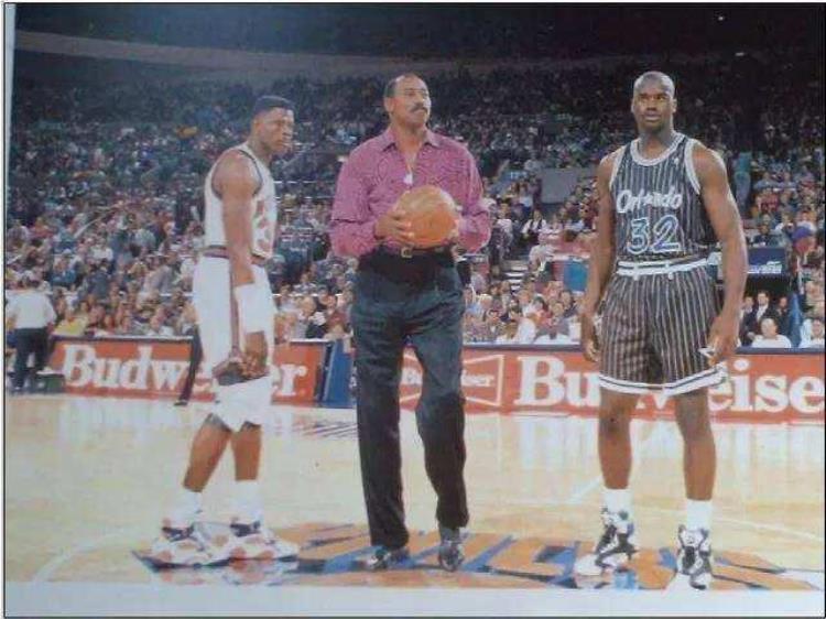 NBA史上第一天赋照片能说明一切施瓦辛格他能轻松举起我