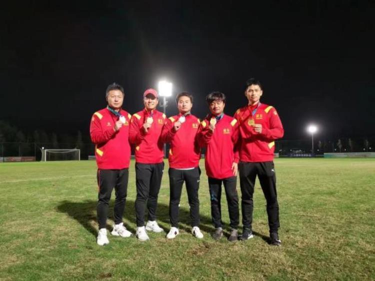 浦东新区队获上海市运会男足B组冠军背后是这家青训机构的七年追梦之旅