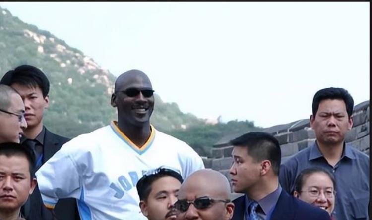 在中国最受欢迎的nba球星「从中国行看NBA球星受欢迎程度乔丹被高估科比引万人空巷」