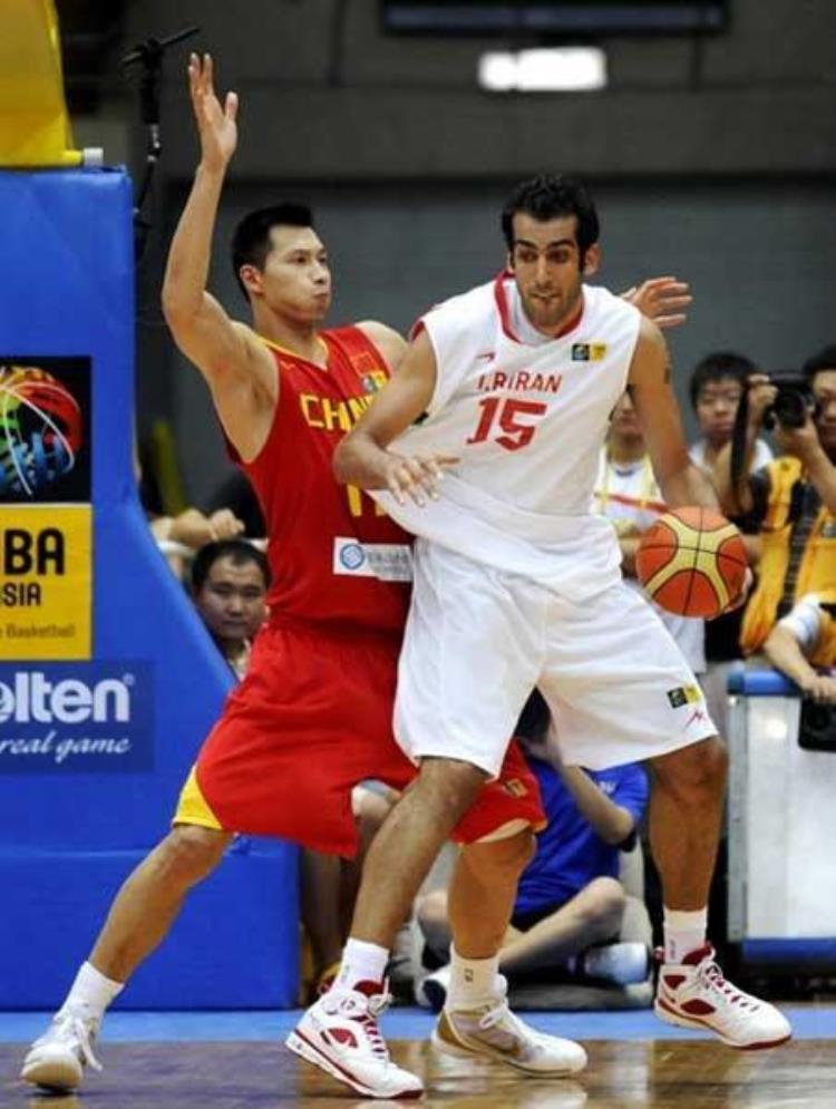 奥尼尔的球鞋有多少码「NBA球员的球鞋有多大奥尼尔58码排第2第一大脚是姚明的队友」