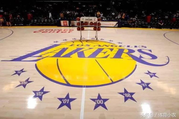 nba地板造价多少钱「NBA地板大学问球馆的地板一平米造价达2000元来涨姿势」