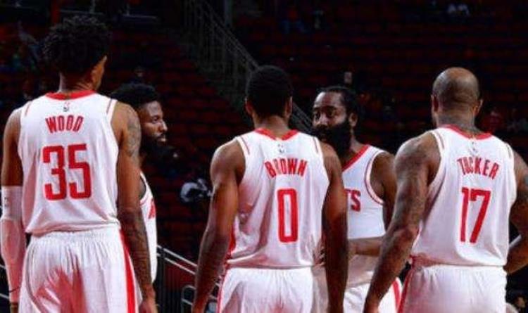 火箭队厉害的球员「谁能想到他如今能这么猛30支NBA球队都瞧不上他火箭赚翻了」