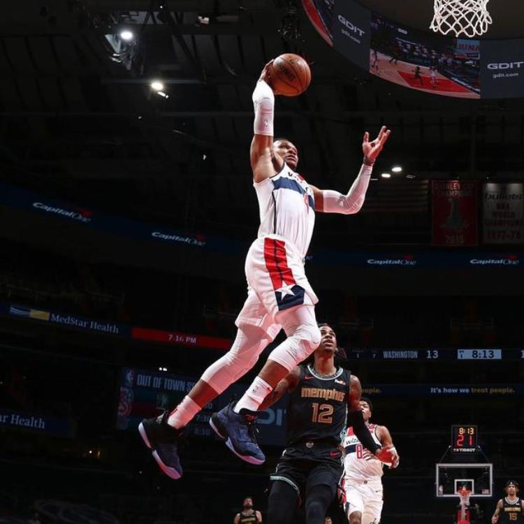 nba现役有签名鞋的球星「威少利拉德詹姆斯等全明星球员NBA赛场上脚了哪些签名篮球鞋」