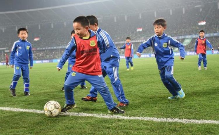 全国青少年足球训练营「2017赛季中超联赛北京赛区青少年足球训练及体验活动正式启动」