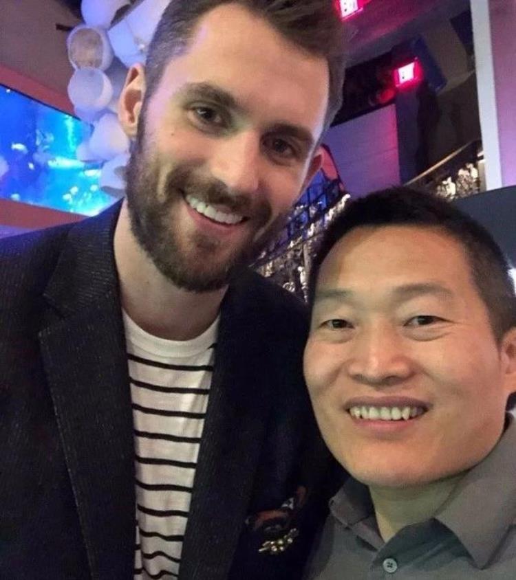 nba记者鲍仁君是哪里人「NBA记者鲍仁君这位工科博士的舞台不止于篮球场」