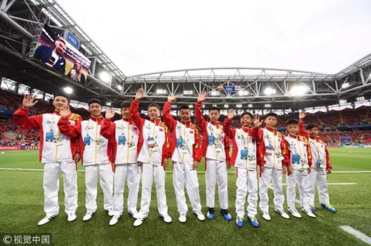 国足冲击俄罗斯世界杯「7比1俄罗斯世界杯赛场中国少年足球队让人眼前一亮」