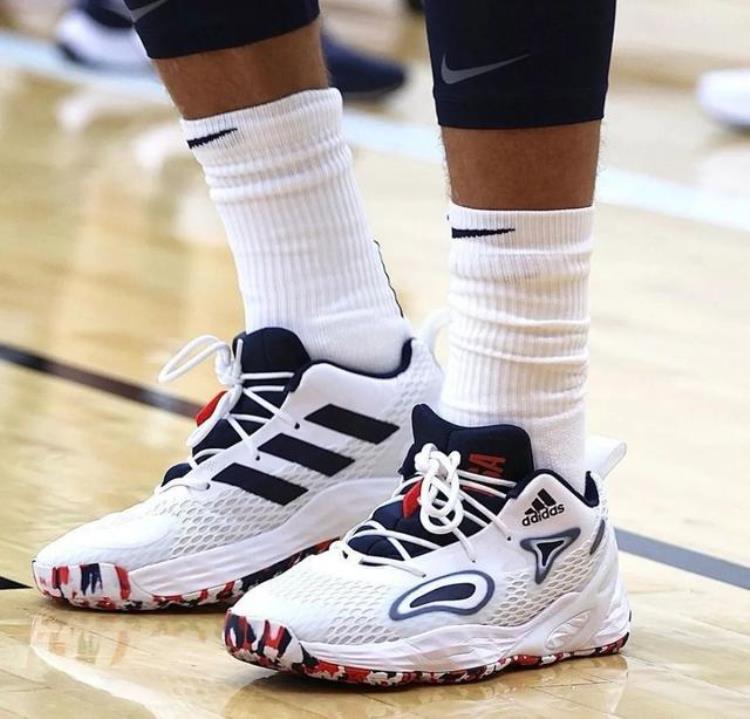 球星上脚pg4「NBA球员上脚统计球员爱穿PG5国产三品牌上榜耐克仍在宝座上」