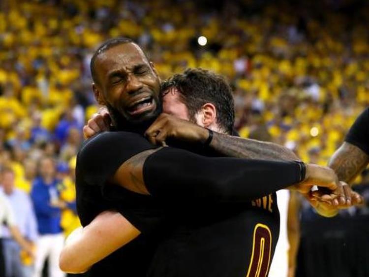 哈登庆祝动作撒盐「10图看NBA经典庆祝动作登哥撒盐被网友恶搞艾弗森听球迷欢呼」