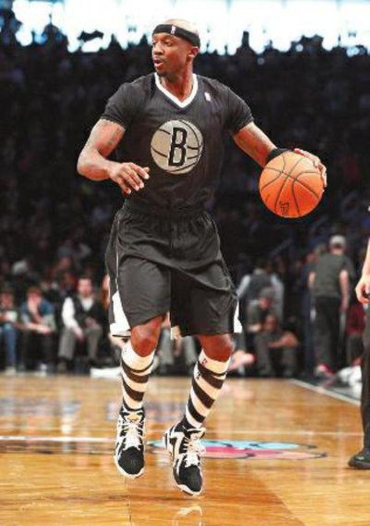 nba潮流进化球袜球场上的调色板是什么「NBA潮流进化球袜球场上的调色板」