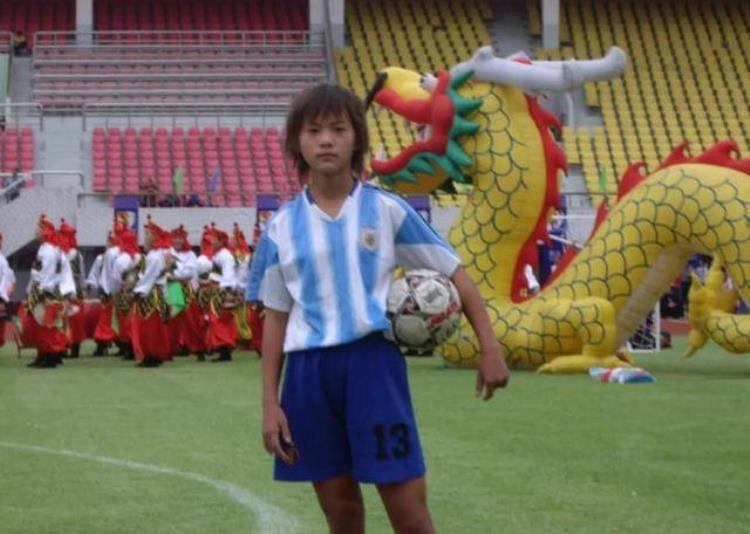 足球女将王霜5岁时被父母抛弃姨父母将她养大如今事业有成