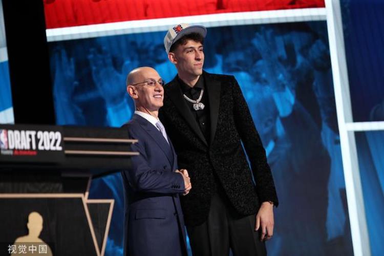 NBA榜眼霍姆格伦赛季报销职业球员该不该打野球