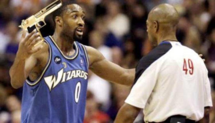 NBA更衣室毒瘤「揭秘NBA更衣室6大潜规则随便做错了一件事都可能被赶走」