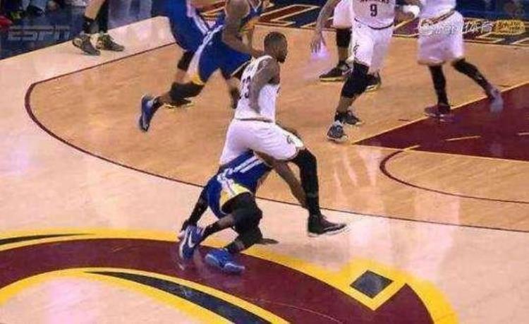 格林职业生涯薪资「格林算不算NBA传奇人物罚款比普通人一辈子薪水都多」