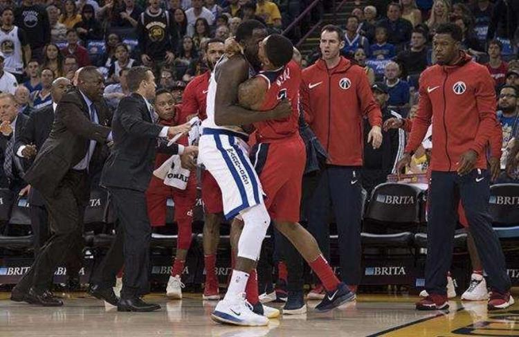 nba球员打架事件「为什么NBA中那么容易发生打架事件并非怒火烧心而是这3个原因」