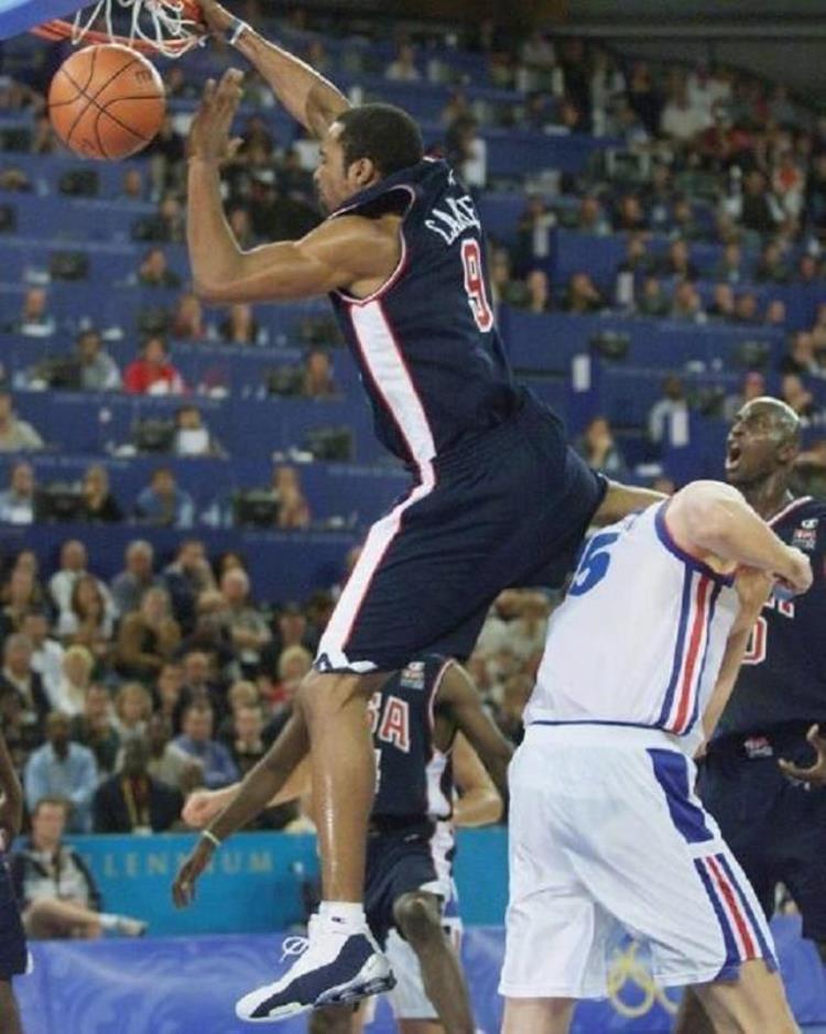 nba经典隔扣「这五个经典隔扣一个比一个残暴你最喜欢哪个」