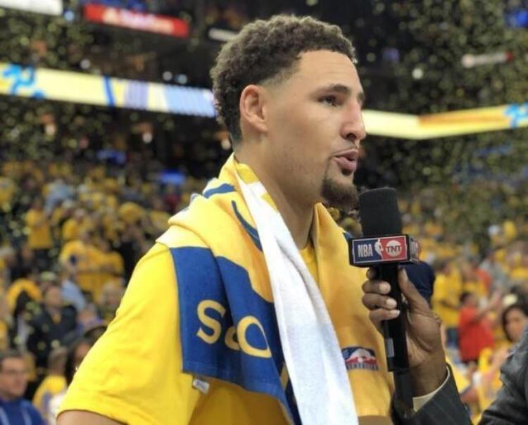 nba球员用的毛巾「揭秘NBA中毛巾有什么用赛后都怎么处理球星有专属的毛巾吗」