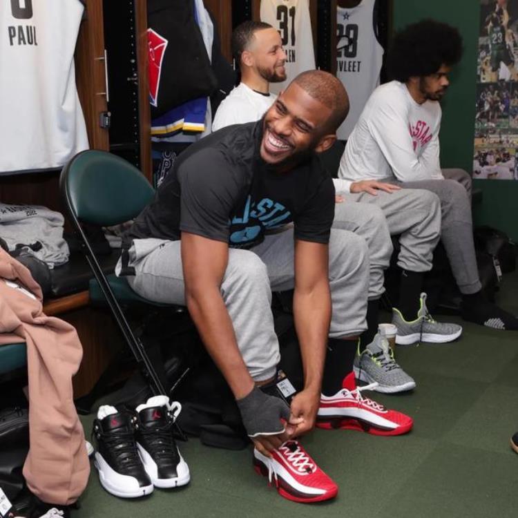 NBA球员上脚詹姆斯穿新战靴范乔丹的音速10很好看