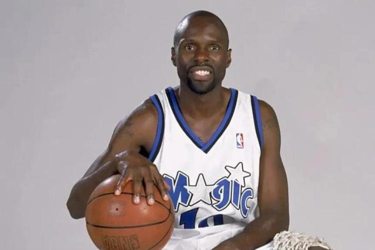 詹姆斯被罚下「美媒列出了NBA历史上最荒谬的十次罚款詹姆斯踢水瓶被罚」