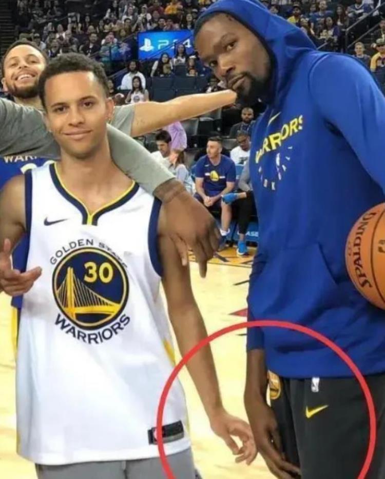 nba球员与普通人合照「有图有真相普通人能不能进NBA看完这6张照片你自然有答案」