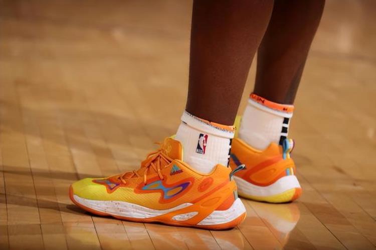 球星上脚pg4「NBA球员上脚统计球员爱穿PG5国产三品牌上榜耐克仍在宝座上」