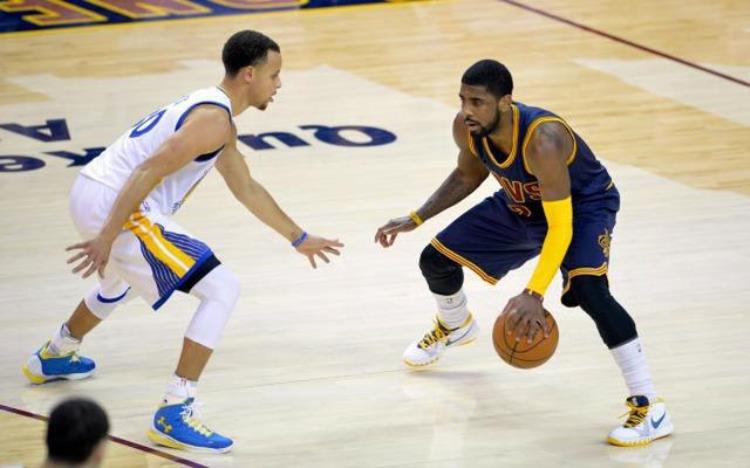 篮球过人运球技巧「结合NBA运球模板五大运球实战技巧别人都能过人你却踢球」