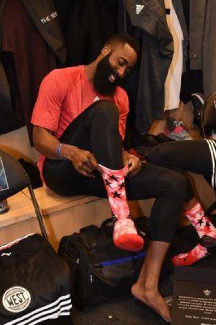 nba球员的鞋垫多少钱「NBA球员一套装备价格是多少鞋垫比球鞋还贵几千美金」
