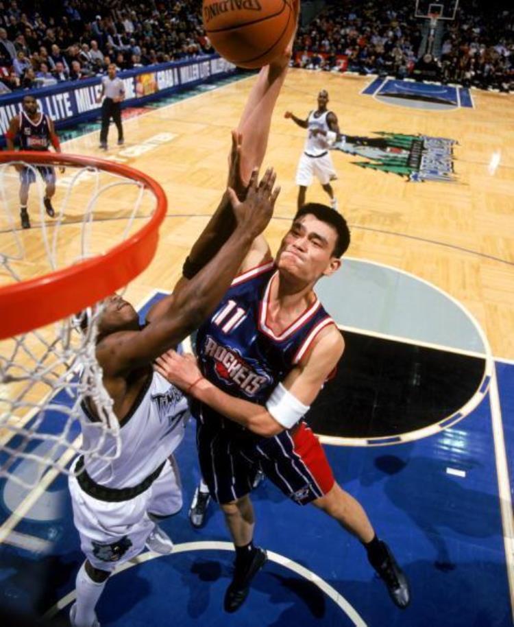 3分钟读懂NBA历代王朝中紫金王朝科詹韦不一样人生