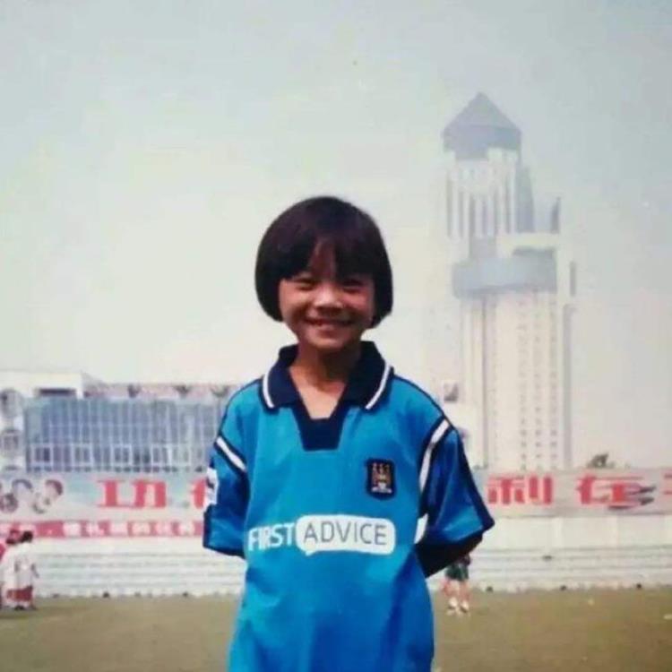 足球女将王霜5岁时被父母抛弃姨父母将她养大如今事业有成