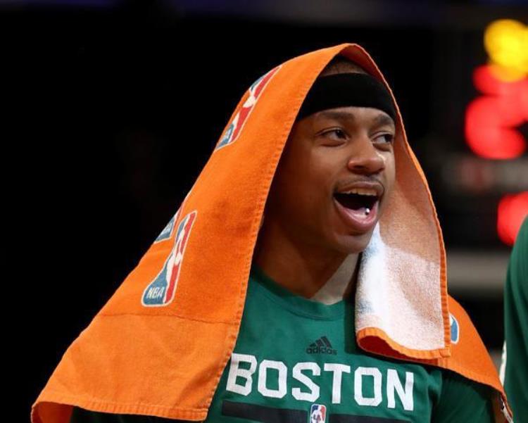 nba球员用的毛巾「揭秘NBA中毛巾有什么用赛后都怎么处理球星有专属的毛巾吗」