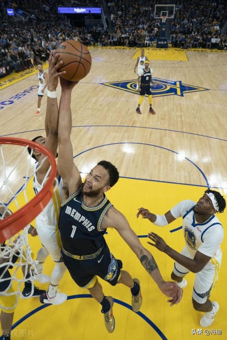 NBA晚报追梦捐十万给佩恩詹皇被影帝逗笑老六在演播室抢断