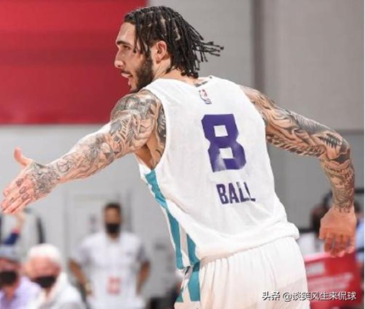 球爹和弟弟亲自督战二球夏联首秀成功NBA赛场或再现三兄弟