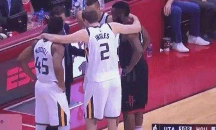 在NBA怎样偷听战术隆多被一把推开哈登被对手邀请一起听战术