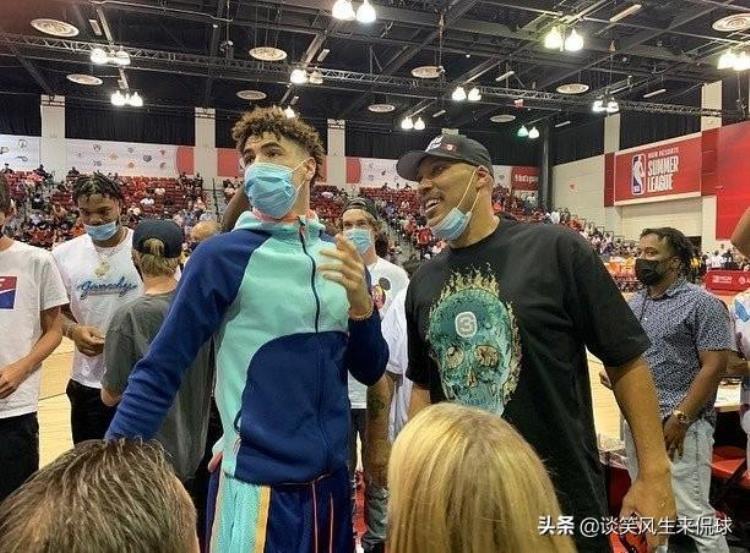 球爹和弟弟亲自督战二球夏联首秀成功NBA赛场或再现三兄弟