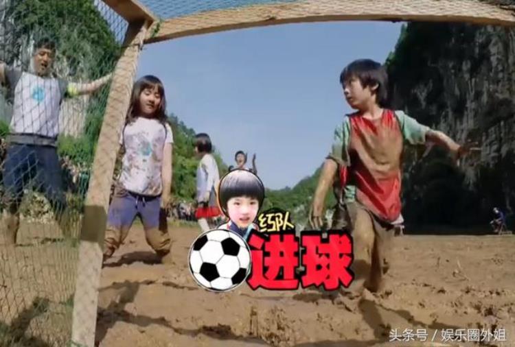 吴磊是踢足球的吗「黄磊熬夜看世界杯曾在泥巴地里踢足球还能一把撂倒杨威吴镇宇」