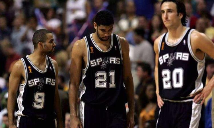 乔丹公牛球服「NBA历史最有意义的5款球衣想击败乔丹的公牛先要偷走红色球衣」