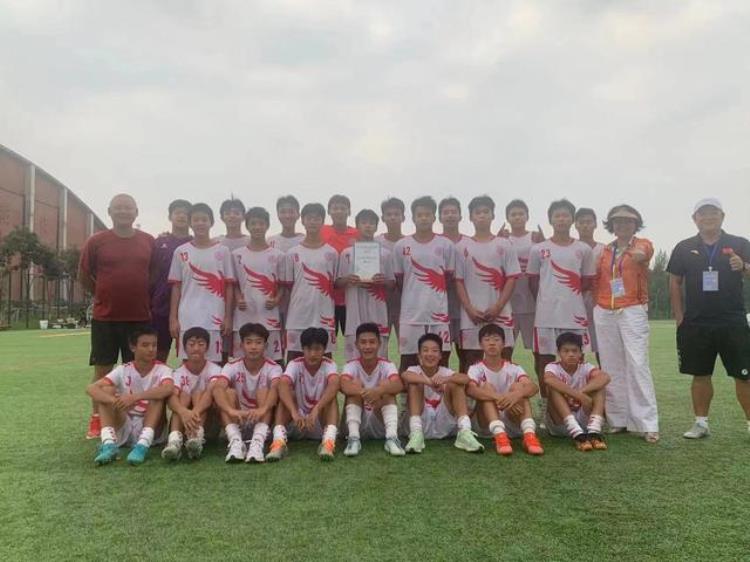 厉害了凤中重庆市凤鸣山中学斩获第一届中国青少年足球联赛第六名