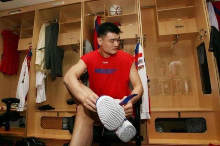 nba球星最大的脚「为何都说NBA球星脚的宽大程度是人类的天花板看完这4人不得不服」