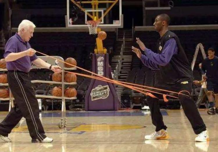 詹姆斯是如何训练的「NBA球员如何训练力量詹姆斯方法最多从头到脚都要苦练」