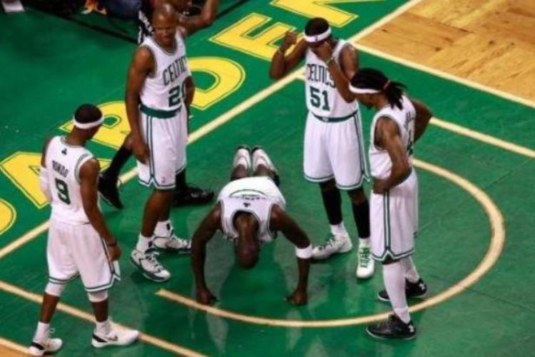 NBA球员如何增强手腕力量看看詹姆斯加内特怎么做就明白了