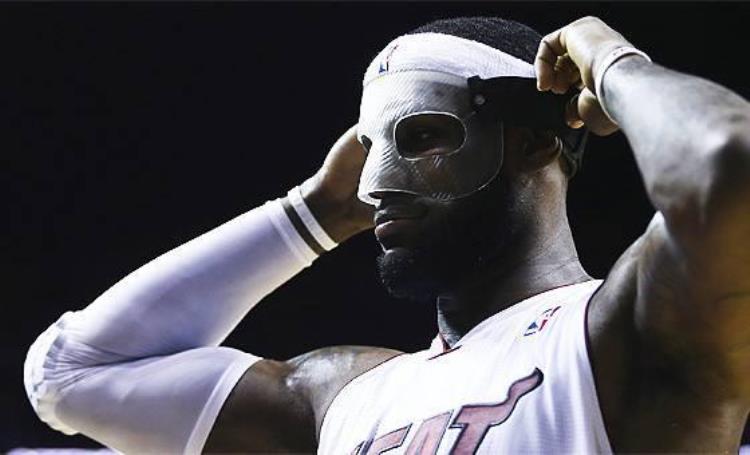 NBA5种经典面具哪种辨识度高奥尼尔也戴过科比佩戴蝙蝠侠